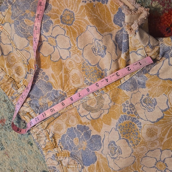 Pilcro Hi Rise Denim Floral Shorts Large - Picture 11 of 14